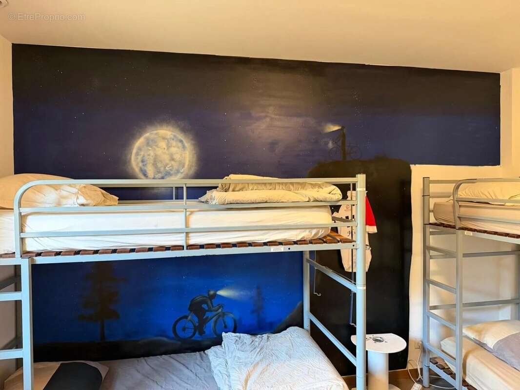 Commerce à PERNES-LES-FONTAINES