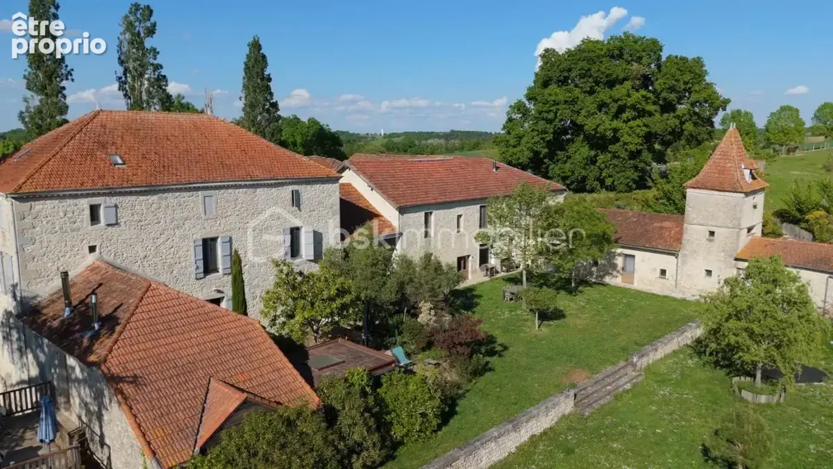 Magnifique propriete en pierres - vue - calme - gites - dependances - source - etang - photo 25
