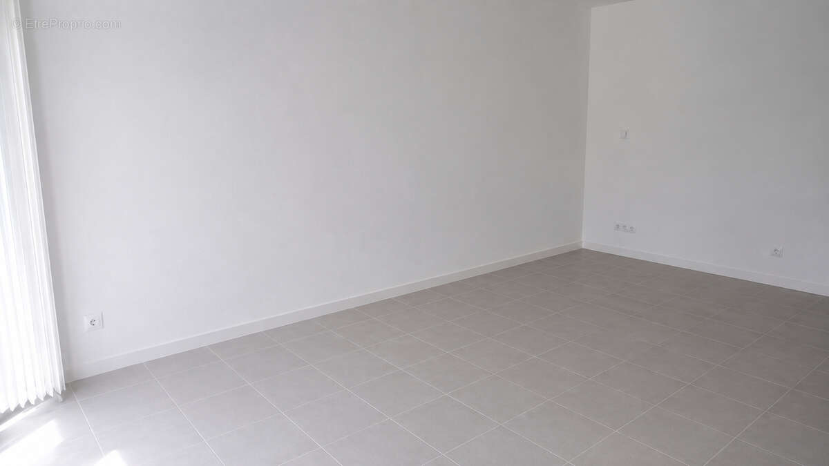 Deux pièces récent avec 2 parkings - photo 5