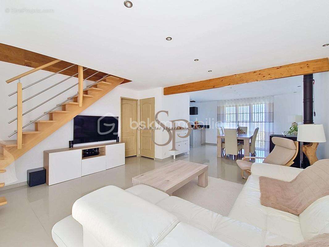 Maison à NOISY-RUDIGNON