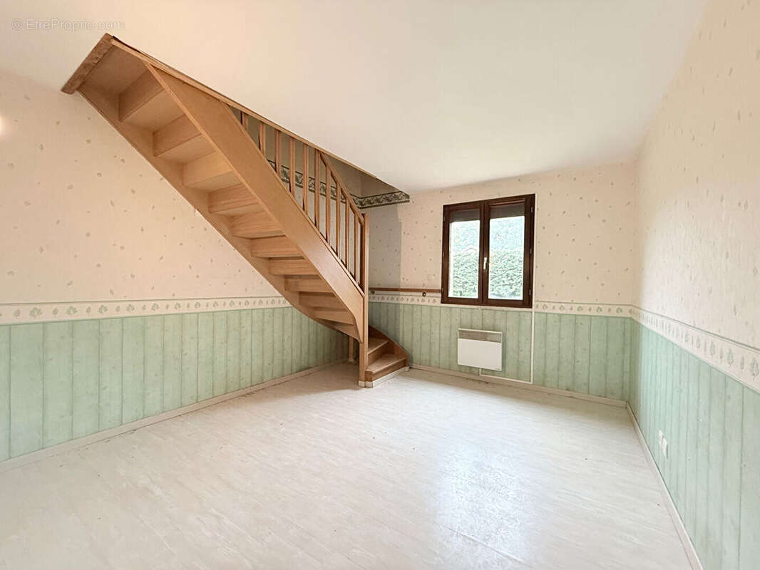 Maison à SAINT-ELOY-DE-GY