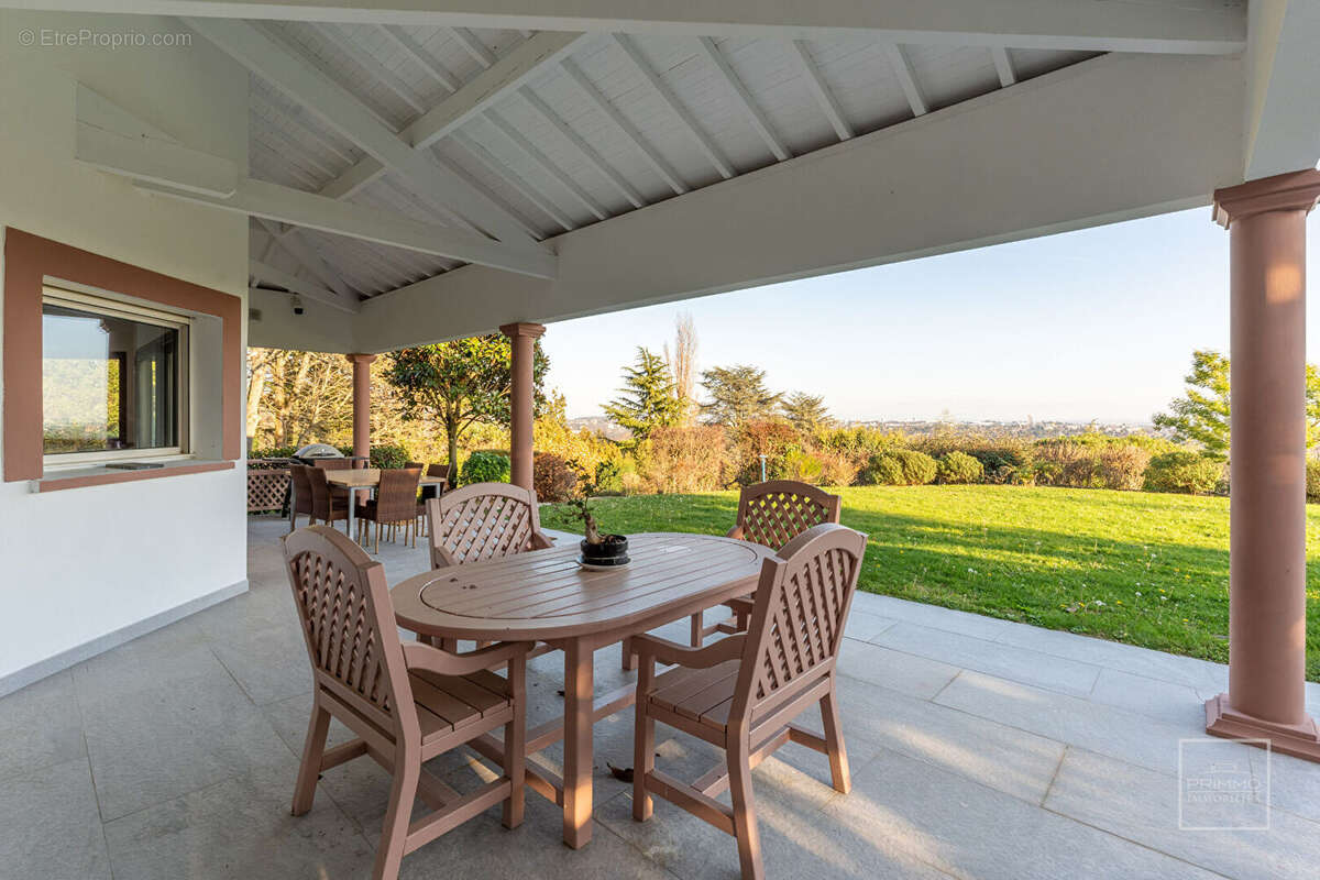 Maison à SAINT-CYR-AU-MONT-D'OR