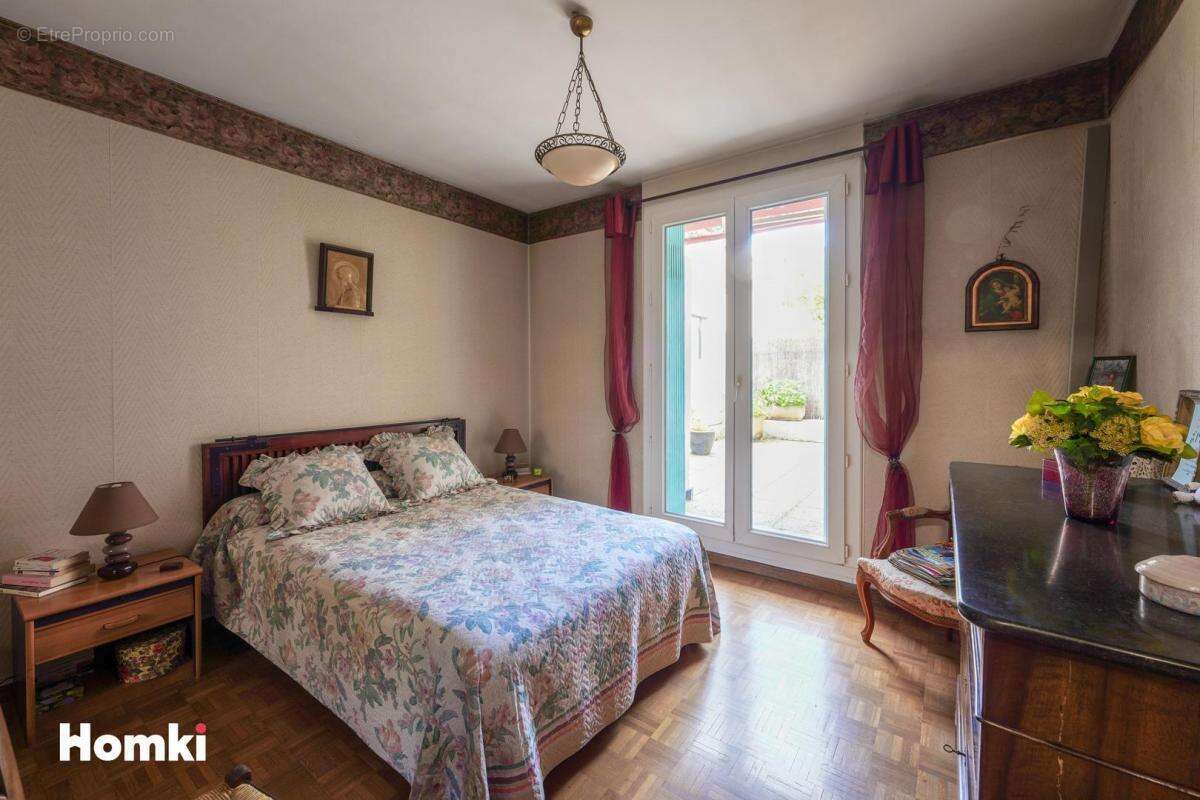 Appartement à MARSEILLE-5E