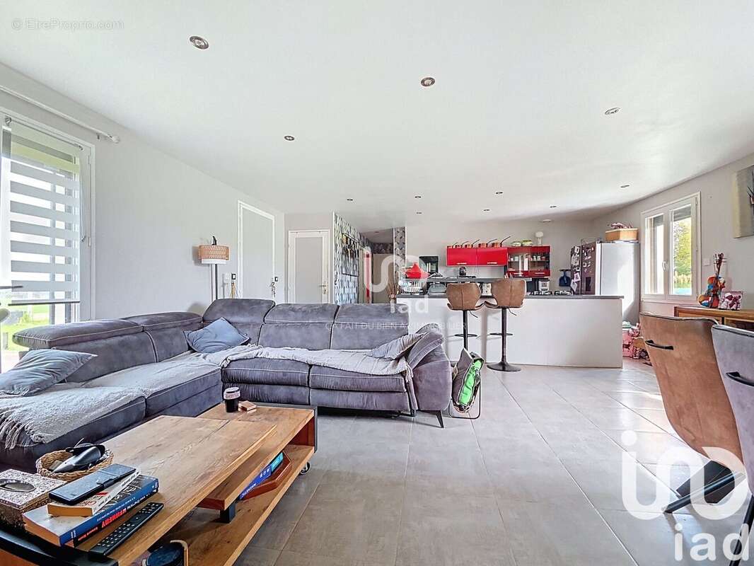 Maison 92 m² à Saint-Remy-Boscrocourt  - photo 4