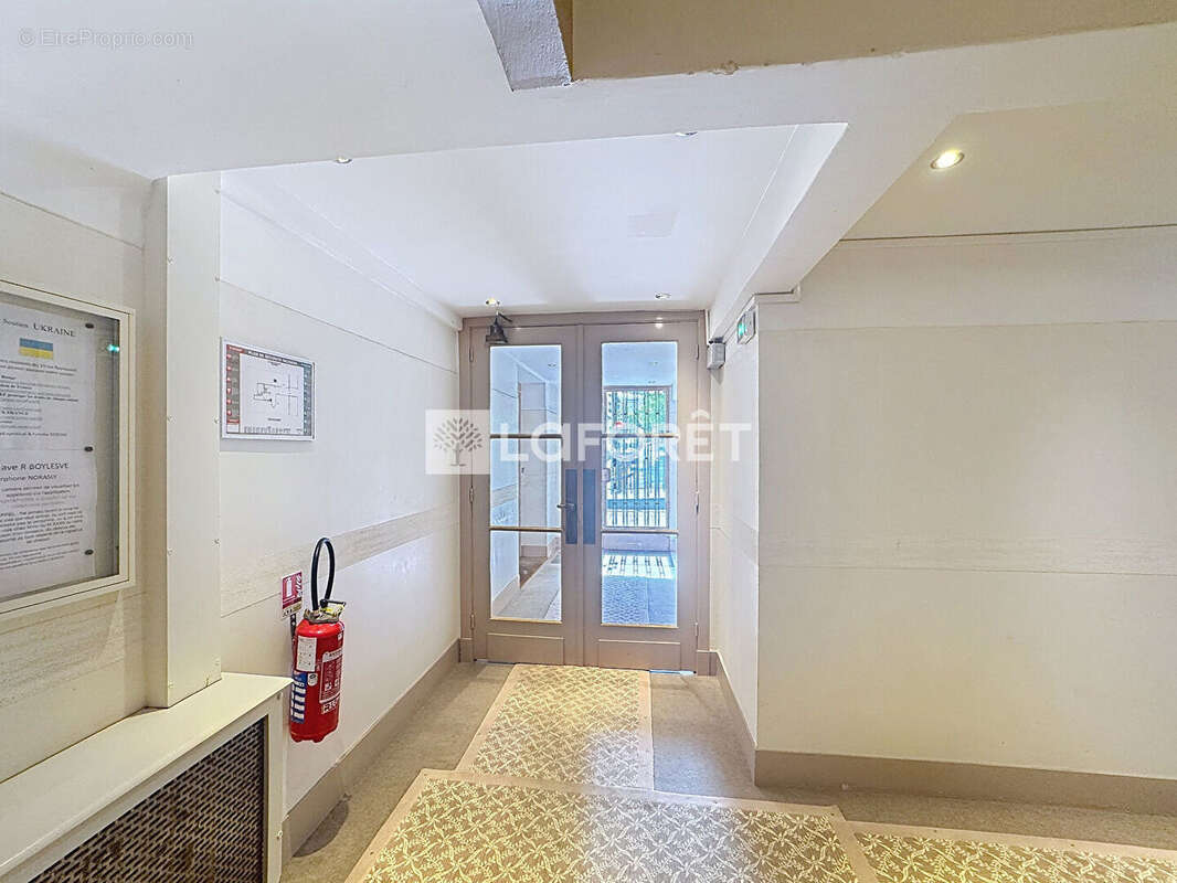 Appartement à PARIS-16E