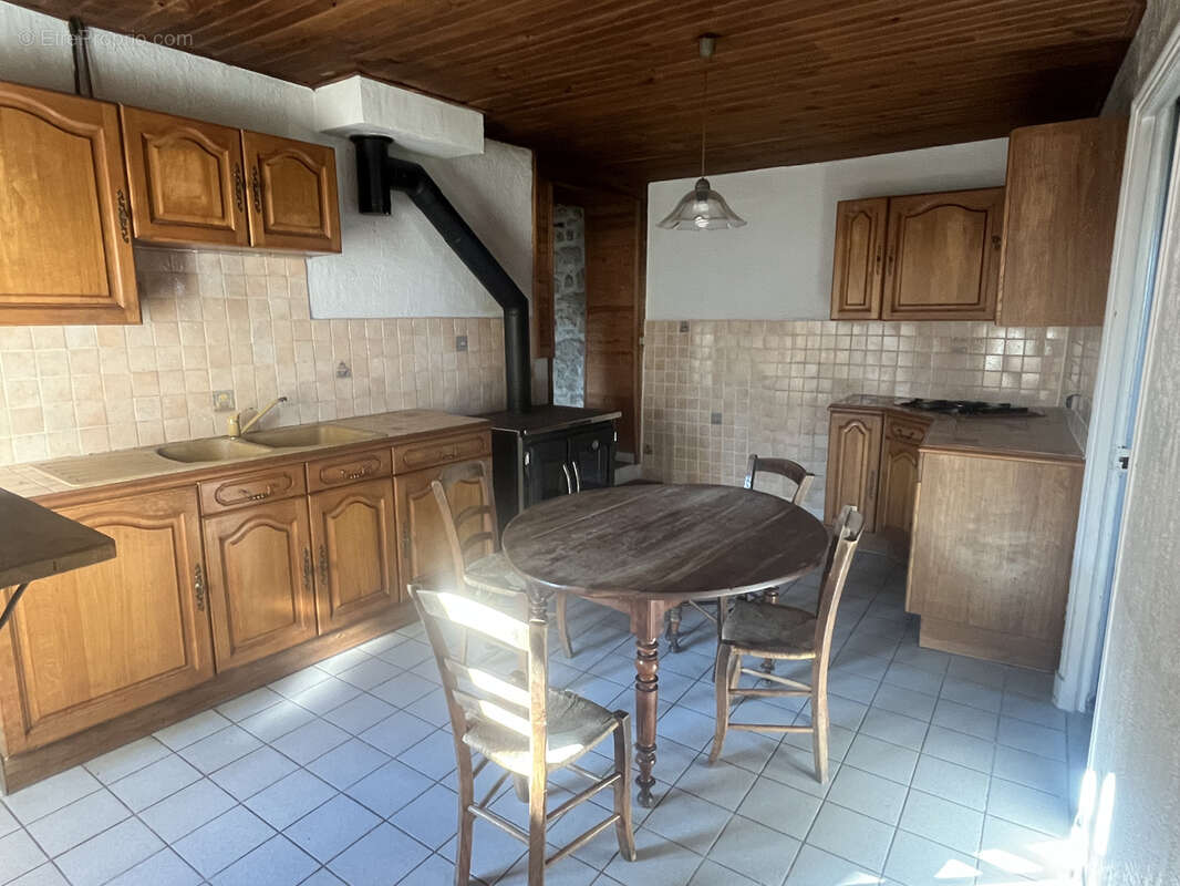 Maison à SAINT-APOLLINAIRE-DE-RIAS