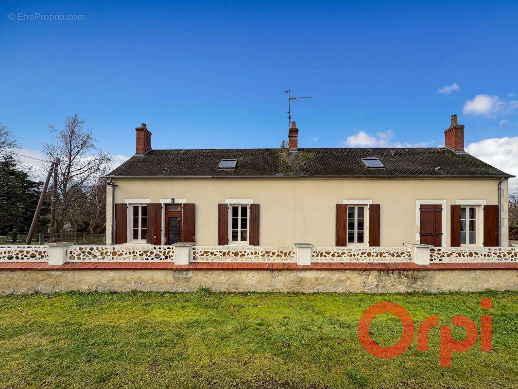 Maison à LA GUERCHE-SUR-L'AUBOIS