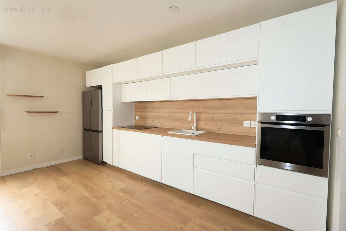 Appartement à MAUGUIO