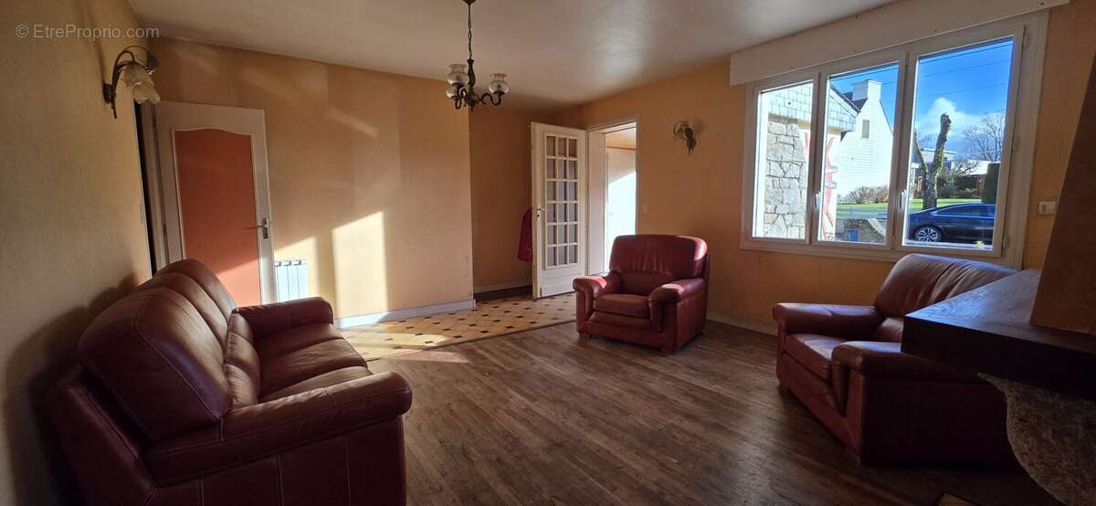 Maison à NOYAL-PONTIVY