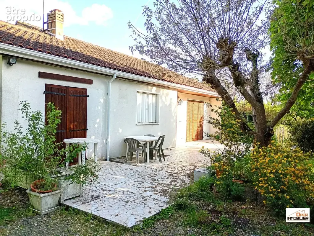 Maison à SAINT-LAURENT-DE-COGNAC