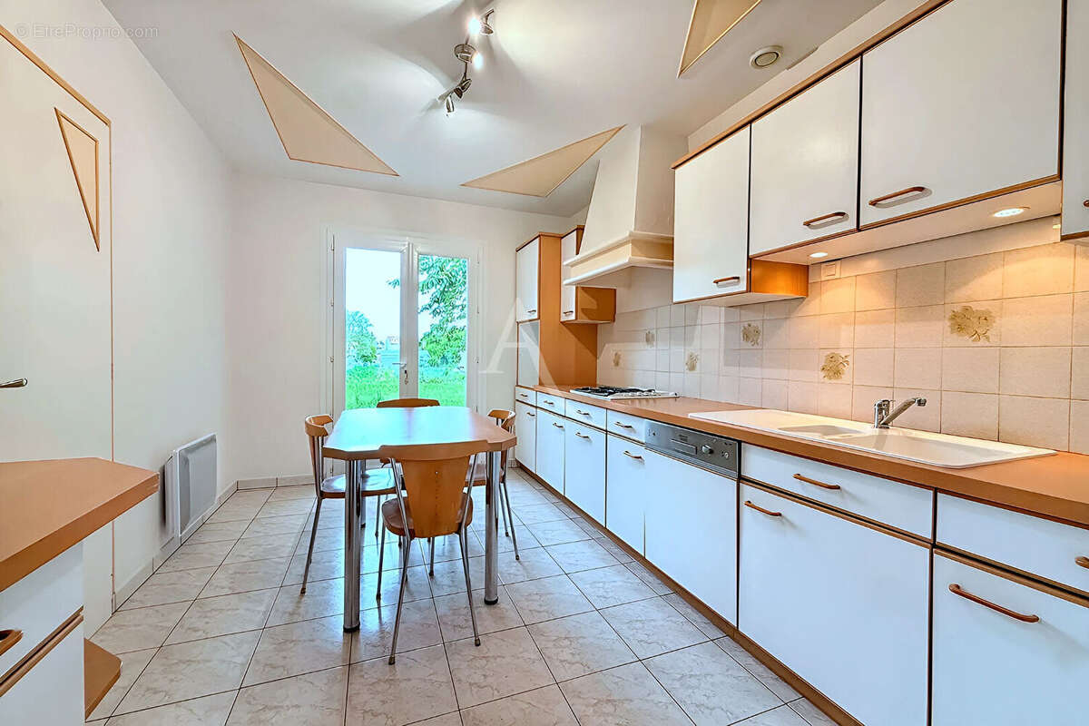 Maison à CHAMPAGNE-LES-MARAIS