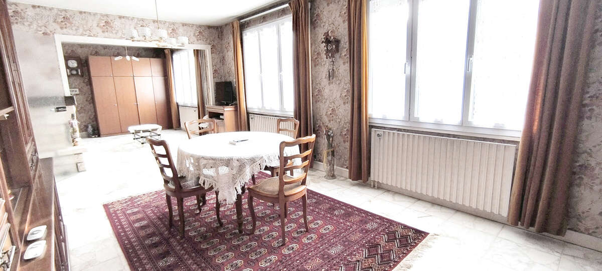 Maison à SAINTE-GENEVIEVE-DES-BOIS