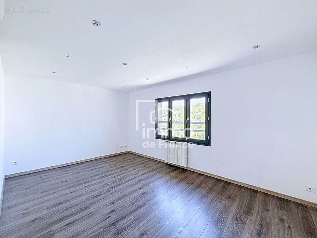 Appartement à BELLEGARDE-SUR-VALSERINE