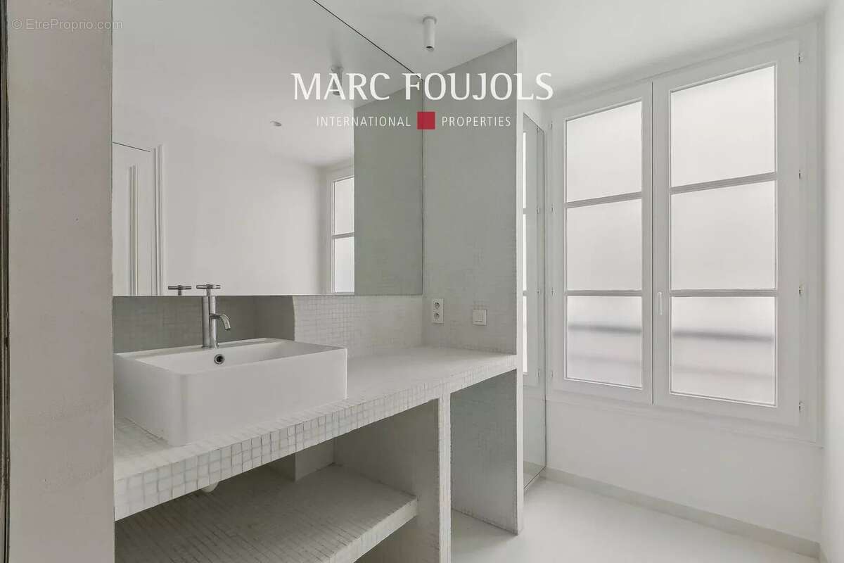 Appartement à PARIS-1E