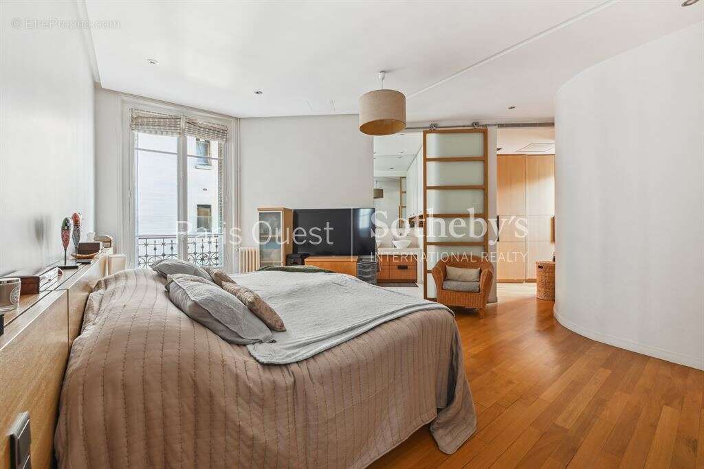 Appartement à NEUILLY-SUR-SEINE