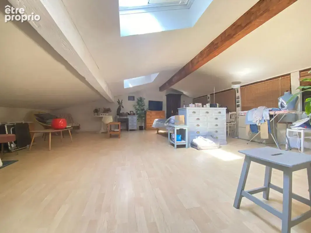 Grand appartement 2 chambres, 3 possibles, avec grande terrasse, grand entrepôt de 134m² qui peut être utilisé en grand garage e - photo 8