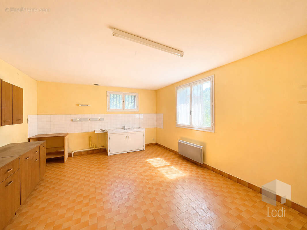 LE TEIL, Maison de 278 m2 divisée en 2 logements - photo 7
