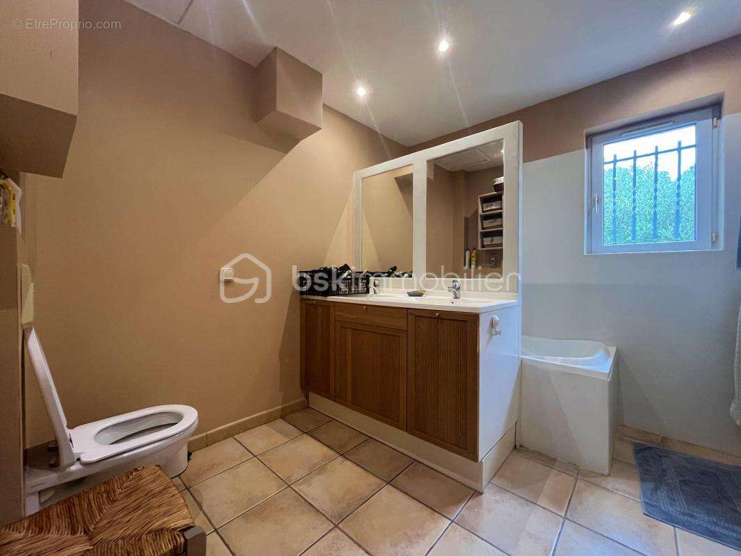 Maison à PELISSANNE