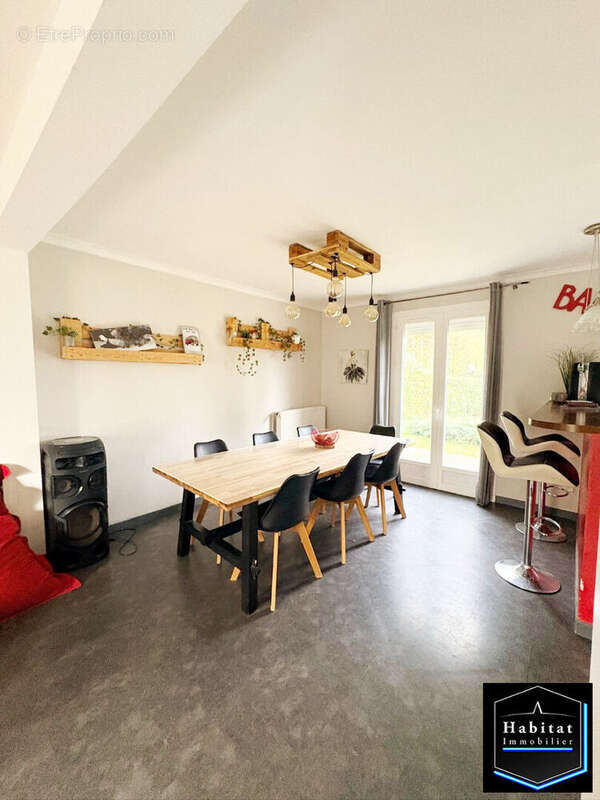 Maison à LE PLESSIS-BELLEVILLE