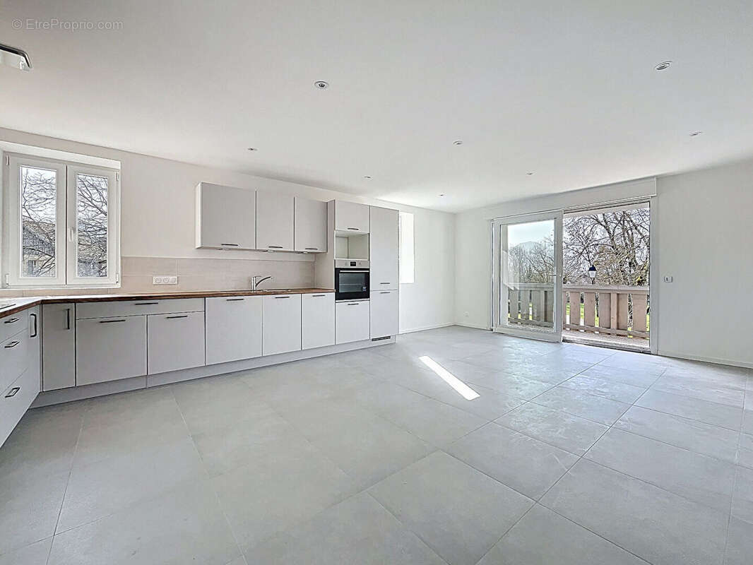 Appartement à CONTAMINE-SUR-ARVE