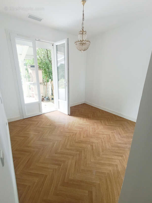 Maison à SAINTE-COLOMBE-EN-BRUILHOIS