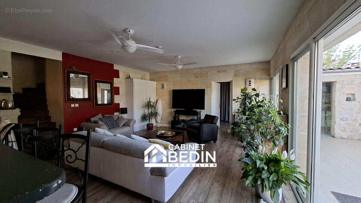 Maison 205 m² à Arveyres  - photo 5