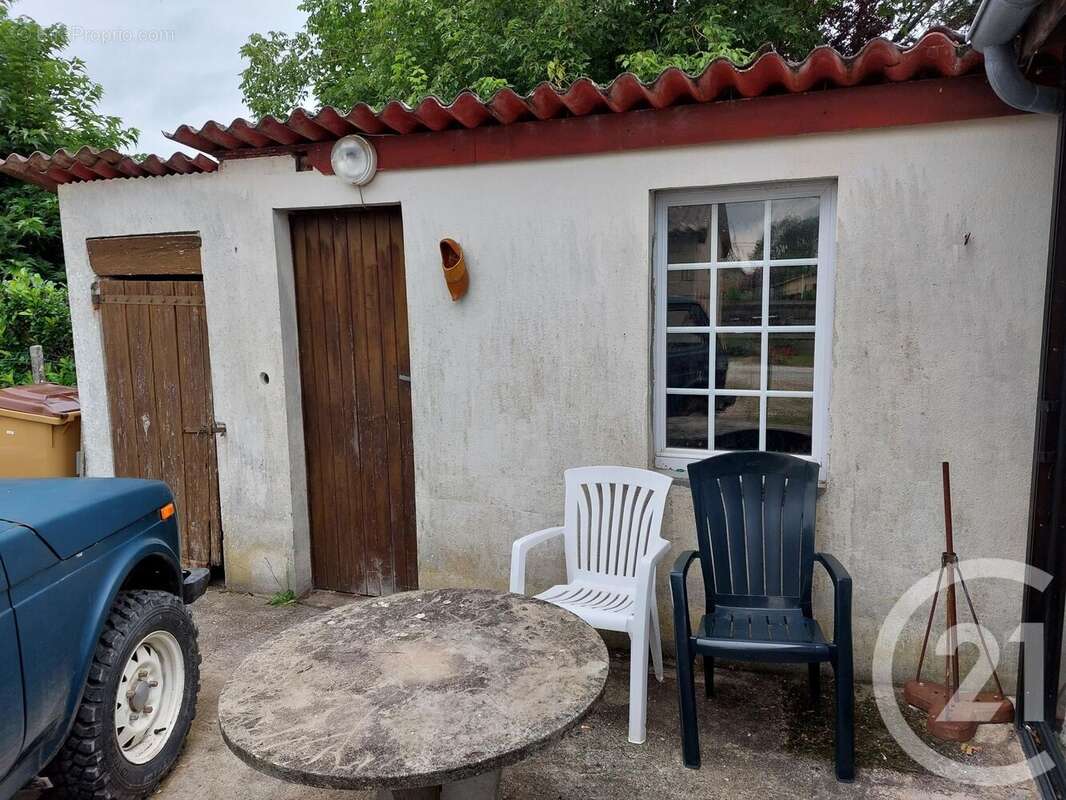 Maison à LES PEINTURES