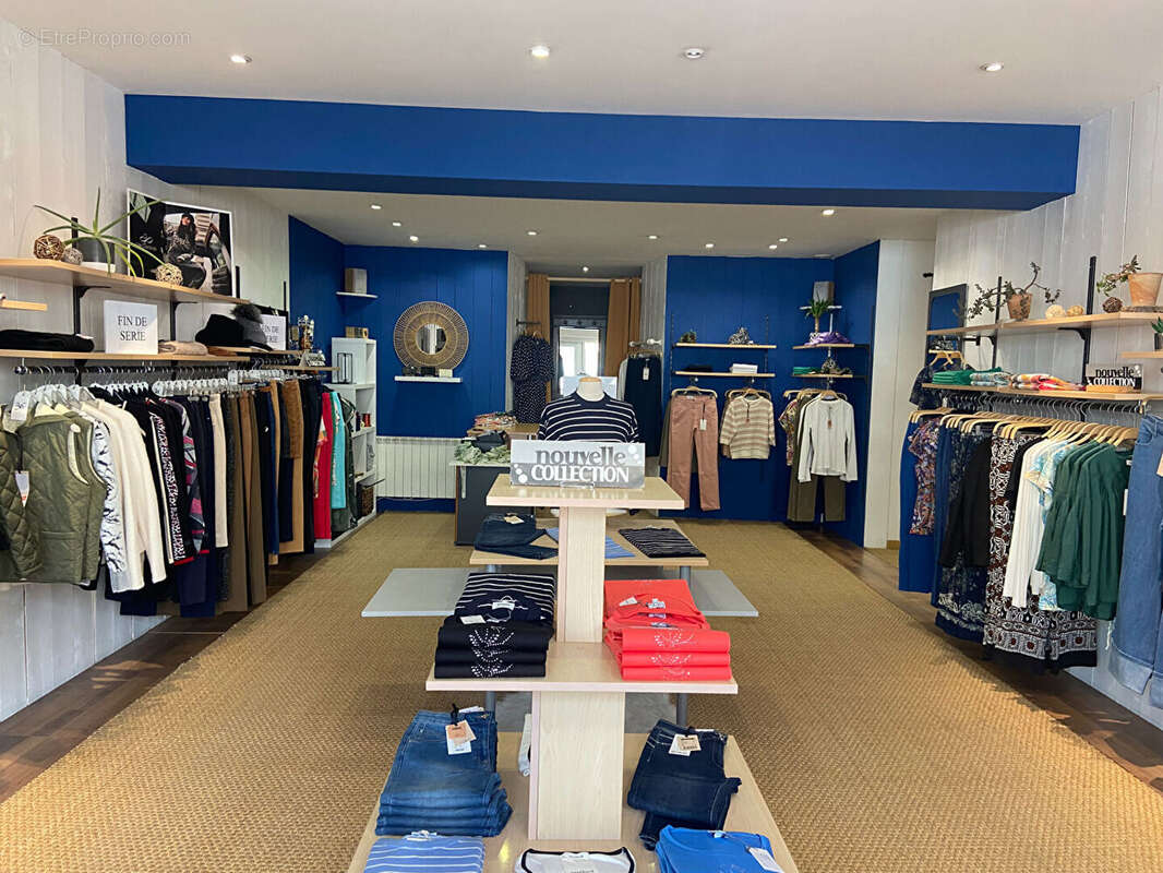 Très belle affaire pour cette boutique de vêtement en centre ville Vendôme.. - photo 3
