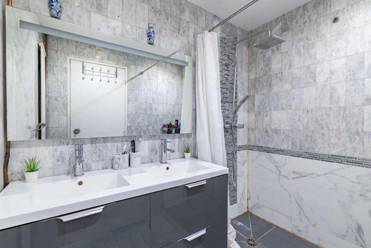 Appartement à AUBERVILLIERS