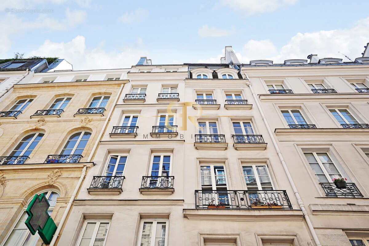 Appartement à PARIS-1E