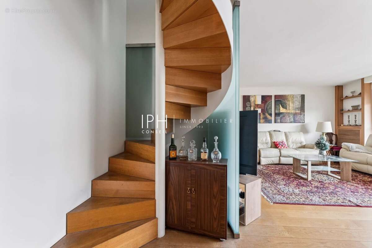 Appartement à NEUILLY-SUR-SEINE