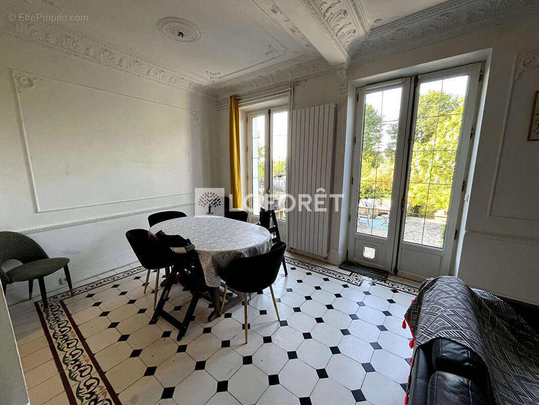 Maison à MEZY-SUR-SEINE