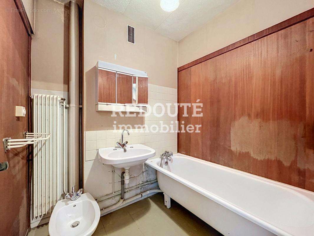 A vendre, maison de type 6 à rénover - photo 9