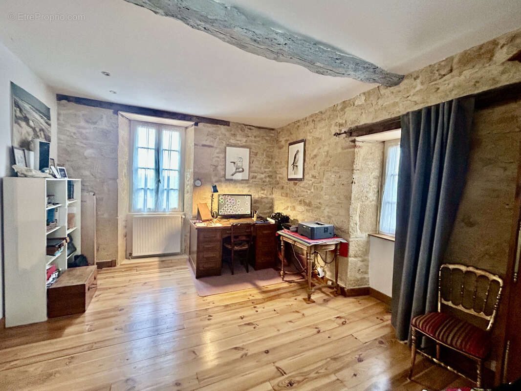 Maison à NADAILLAC-DE-ROUGE