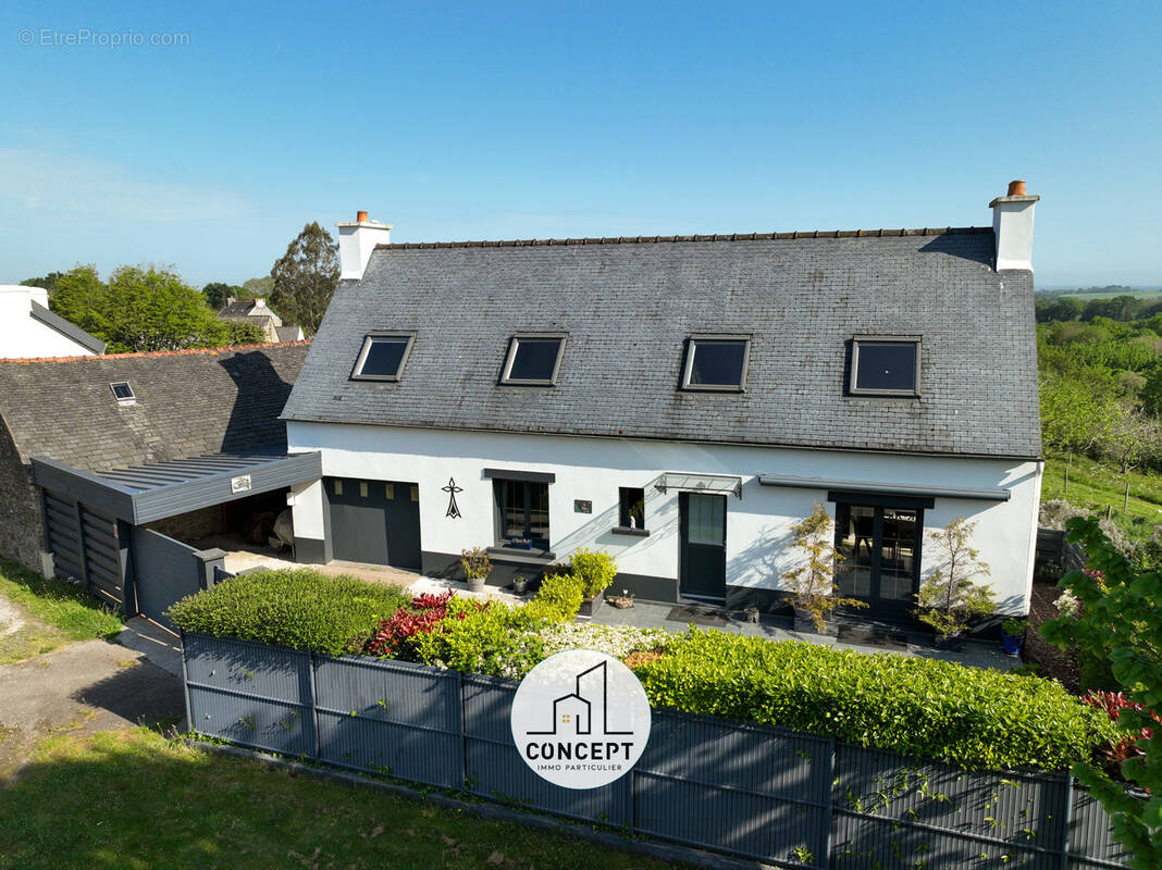 Maison à LE CLOITRE-SAINT-THEGONNEC