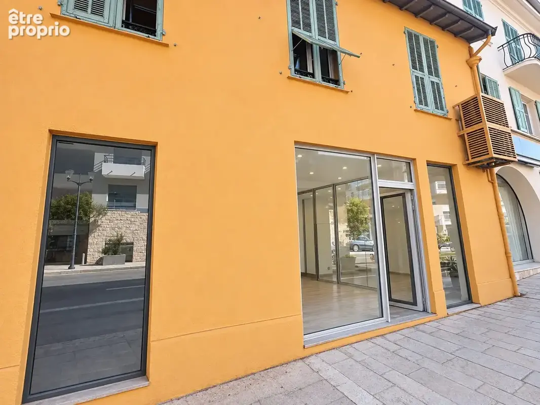 Photo Commerce à Saint-Laurent-Du-Var au prix de 155 000€