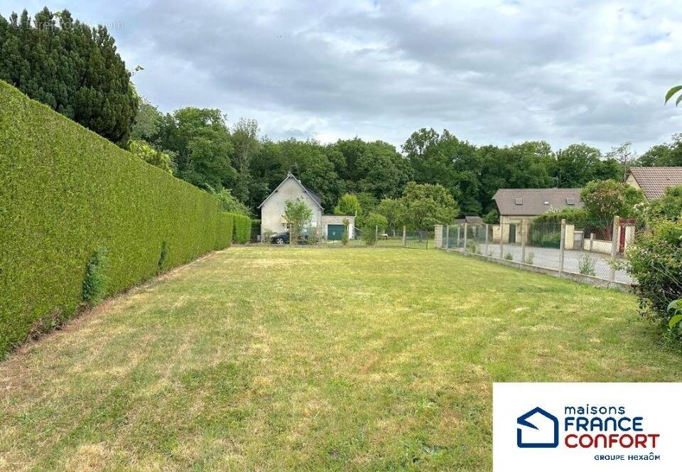 Terrain à LA CHAPELLE-DU-BOIS-DES-FAULX