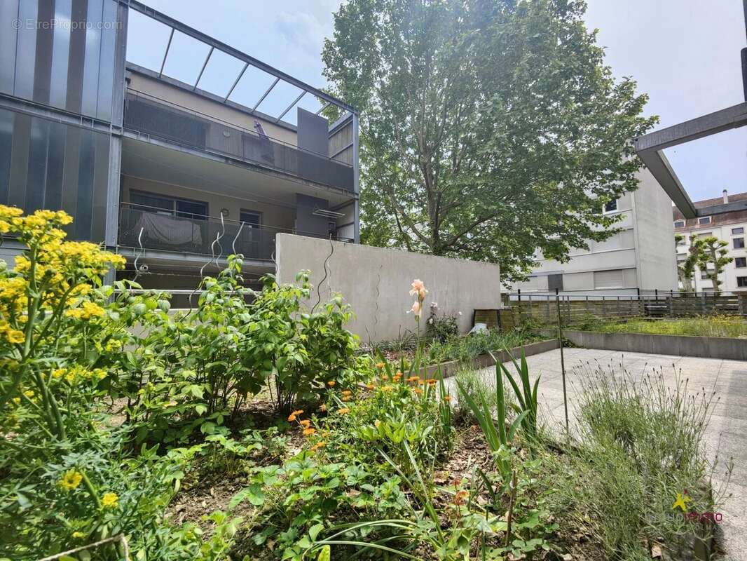 Appartement T3 - 73m² - Parking en sous-sol - Terrasse - photo 9