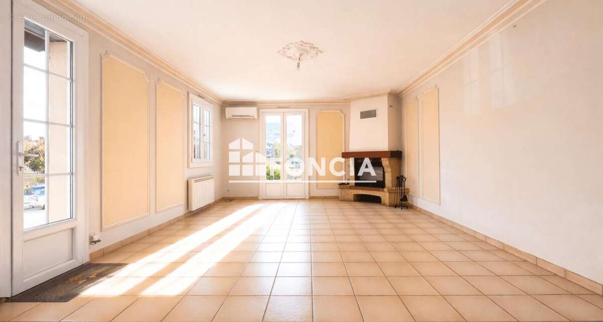 Maison à NAZELLES-NEGRON
