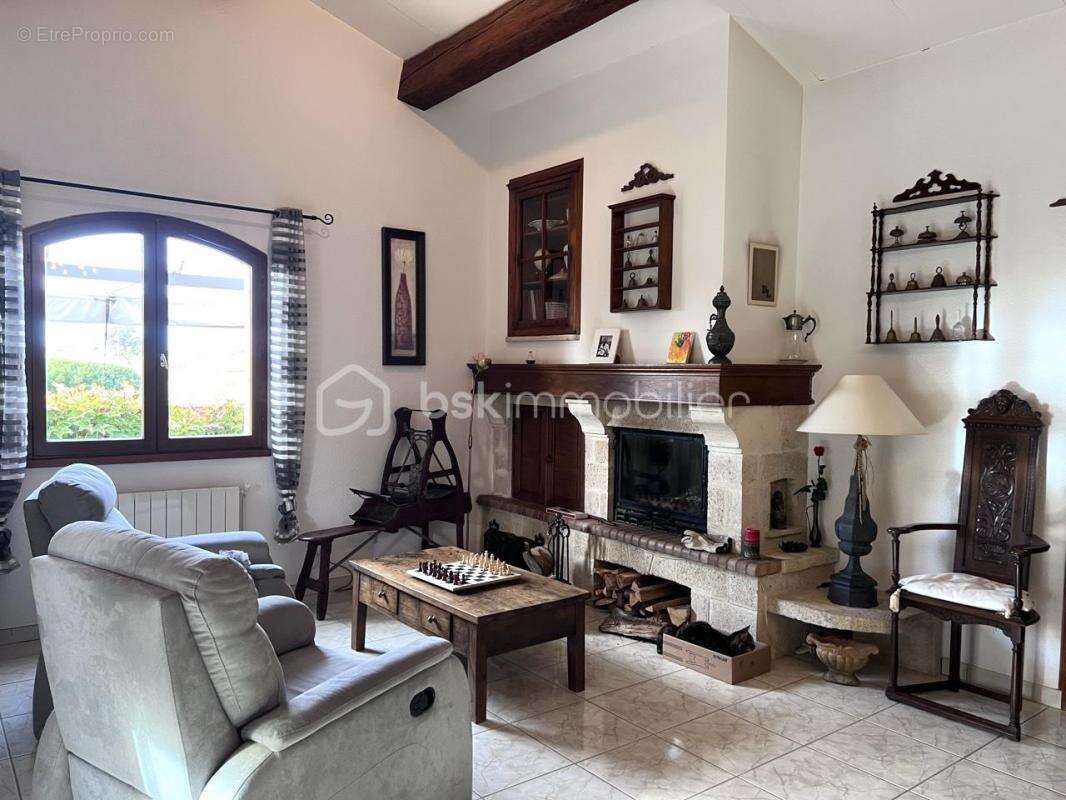 Au calme sans vis à vis, villa F5 4 chambres de 127m2 sur 440 m2 de terrain Piscine Garage - photo 5
