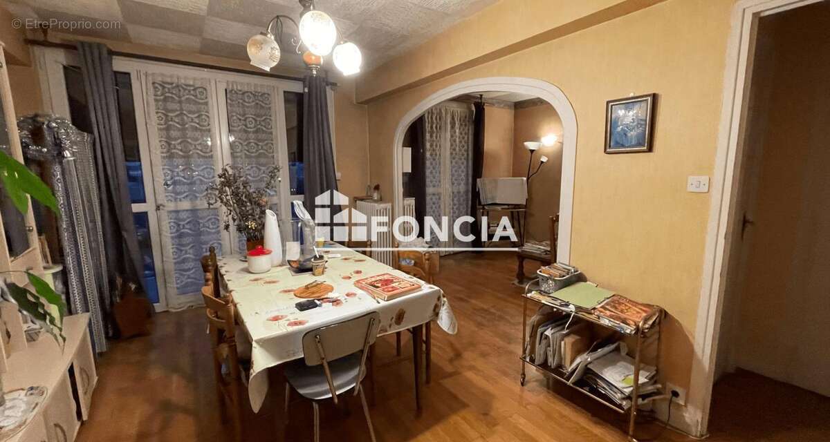 Appartement à SAINT-ETIENNE