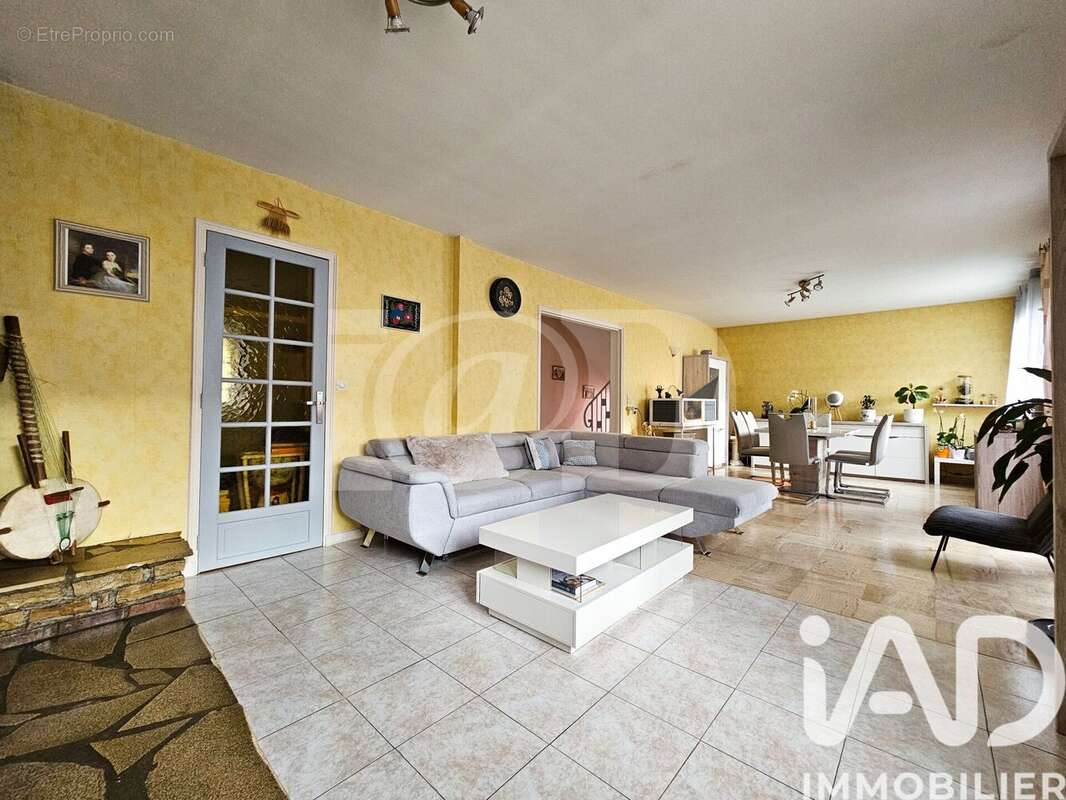 Photo 2 - Maison à LINAS