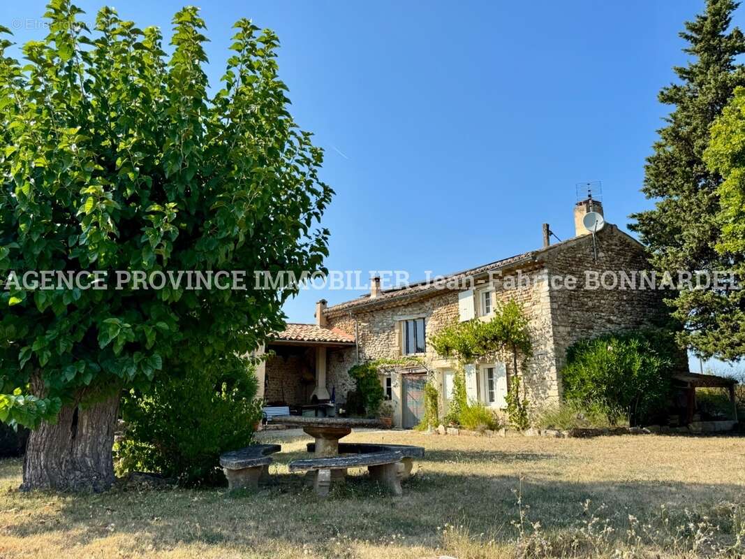 Maison 242 m² à Grillon  - photo 3