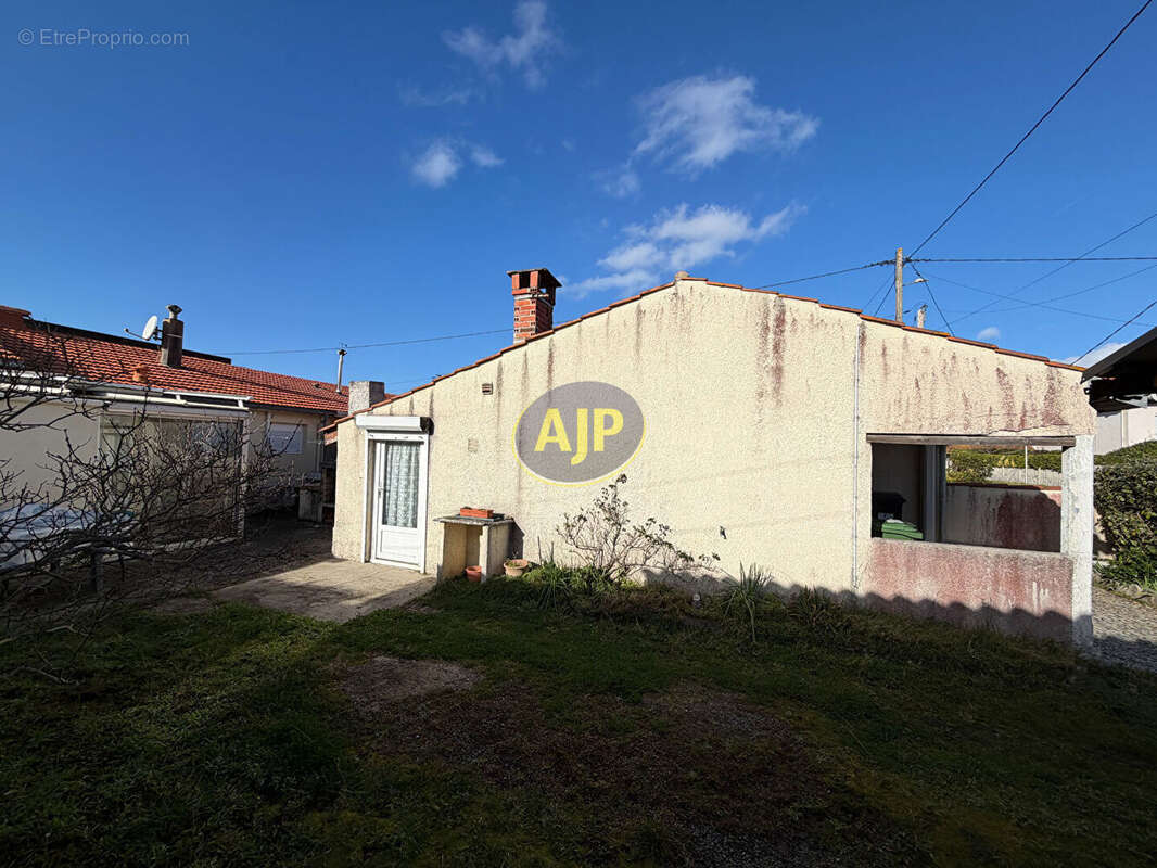 Maison à VENDAYS-MONTALIVET