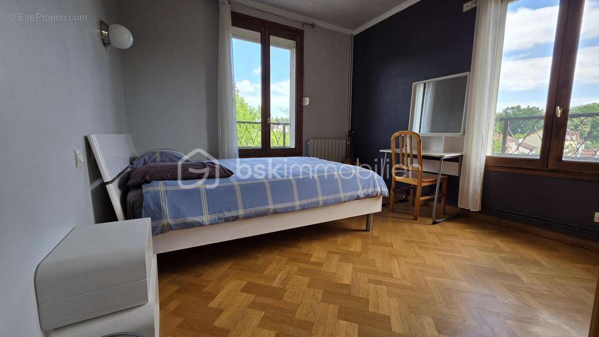 Maison à VARENNES-JARCY