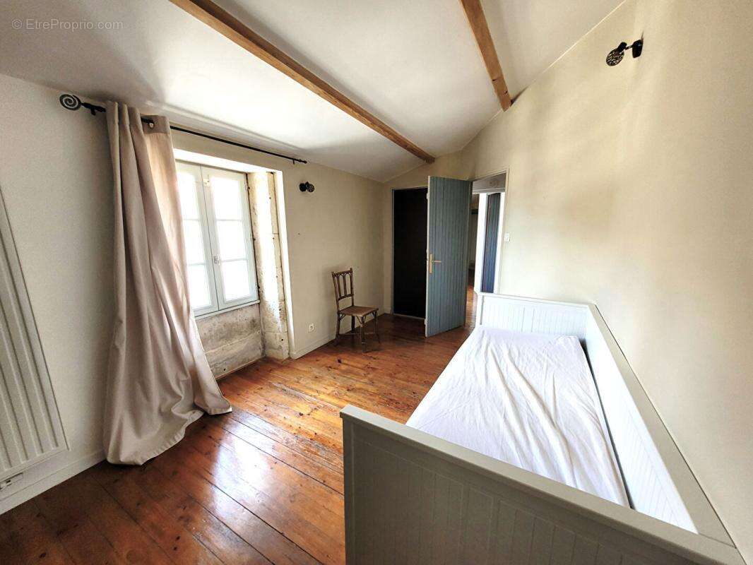 Charmante maison en pierre rénovée d'environ 143 m² -Authenticité et confort aux portes de Luçon - photo 11