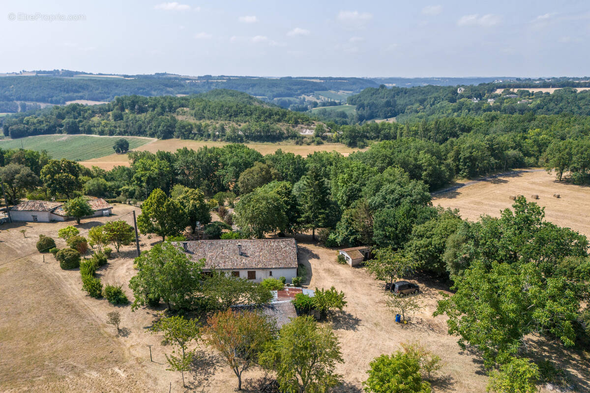 Maison à MONTAIGU-DE-QUERCY