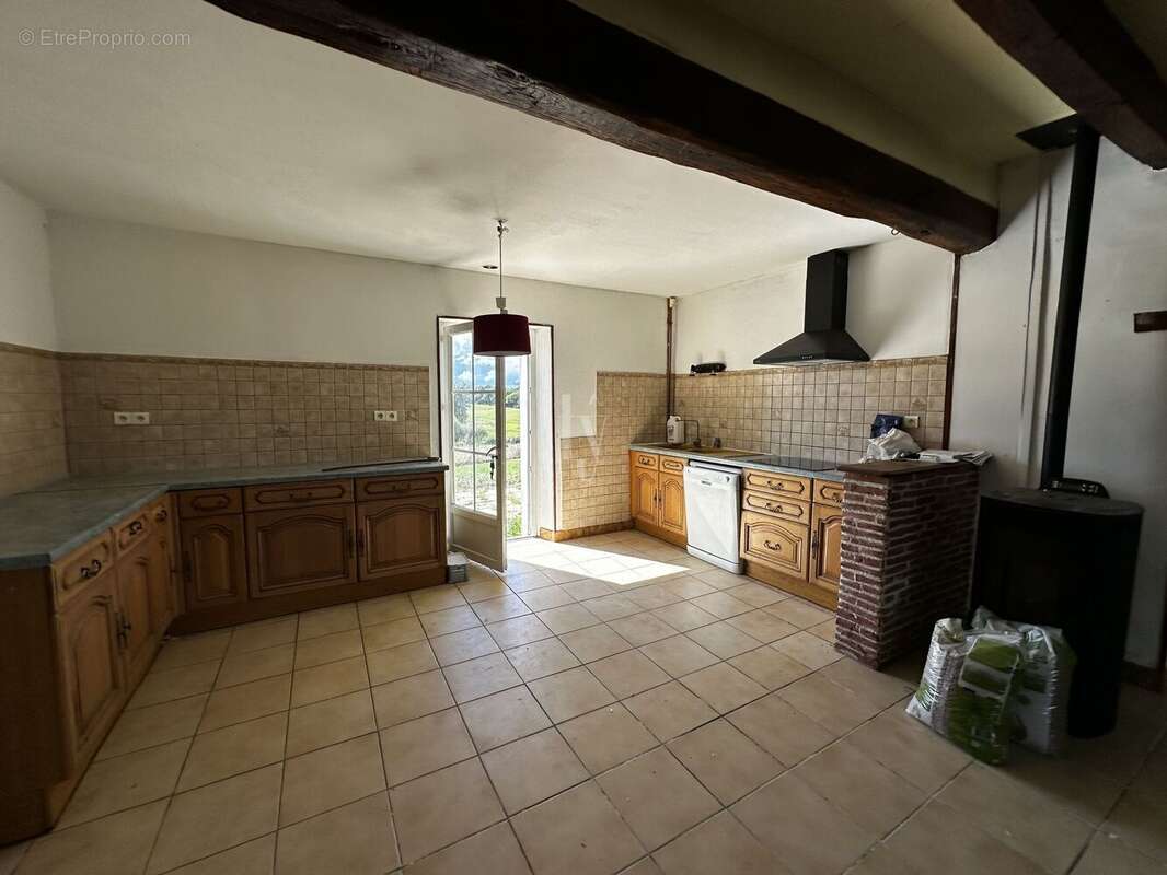 Maison à SAINT-HILAIRE-LA-TREILLE