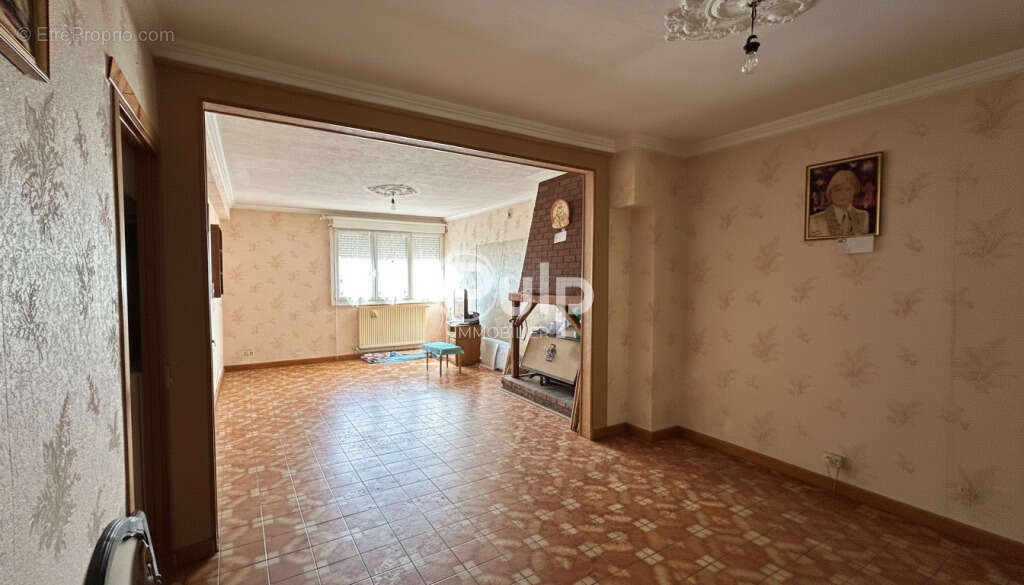 Maison à AUBY