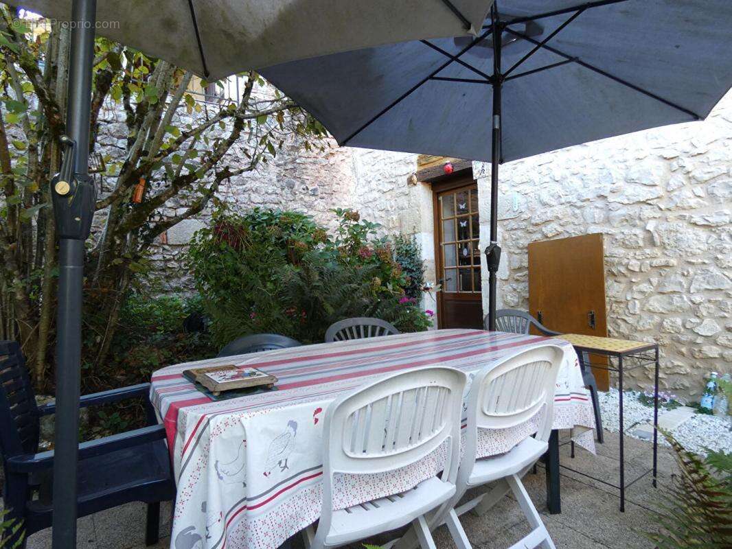 Maison à HAUTEFORT
